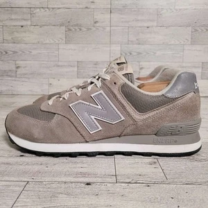 Herren New Balance Klassisch 574 Grau Wildleder Leder Turnschuhe Schuhe Größe 8,5 - Bild 1 von 10