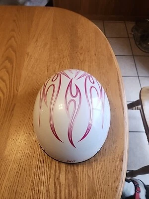 WOMEN'S HARLEY DAVIDSON WHITE AND PINK FLAMES HELMET SIZE XXL VERY NICE NEW L$$K - Image 1 of 4
