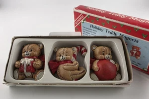 1987 Boxed Set of 3 Holiday Teddy Magnete Christmas Around the World 54-635 Bear - Bild 1 von 3