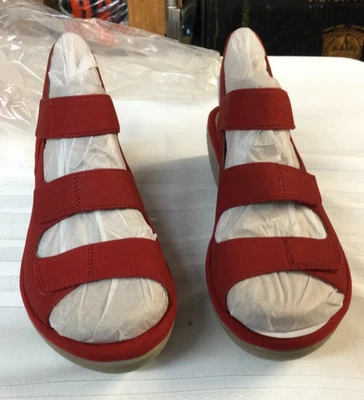 Sandalias Clarks Nubuck Triple Correa Roja Talla 8 Nuevas nunca usadas Foto 1 de 4