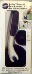 New! Wilton Fondant Trimmer Set Including 2 Interchangeable Wheels - Picture 1 of 4