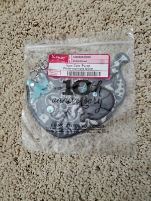 MONEDERO TREINTA Y UN ICONO CON LLAVERO BALLENA Foto 1 de 4