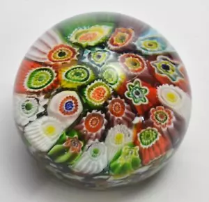 Unico fermacarte Millefiori in vetro artistico multicolore 2,3"P x 1,85"H - Foto 1 di 2