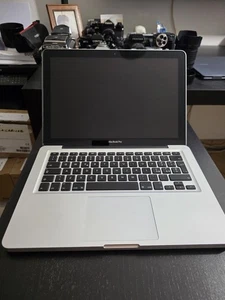 Macbook Pro 13.3" 2011 I5 8GB Ram SSD 512GB Sistema operativo macOS Sequoia 15.4 - Foto 1 di 13