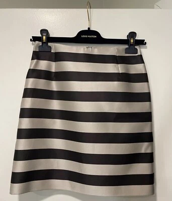 Autêntica mini-saia listrada bege e preta Louis Vuitton com cabide - Imagem 1 de 4