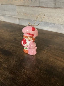 Vtg American Greeting Corp STRAWBERRY SHORTCAKE & CUSTARD CAT Ornament 1982 - Picture 1 of 4