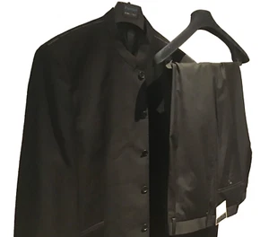 FERRECCI 2-PIECE MEN’S SUIT. DESIGNED IN ITALY. SUPER IT 54R/W48R (UK 44R / W38) - Picture 1 of 14