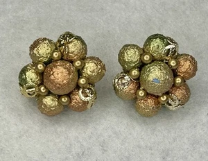 Cluster Bead Clip-On Earrings Textured Gold Colored Design Vintage - Imagen 1 de 5