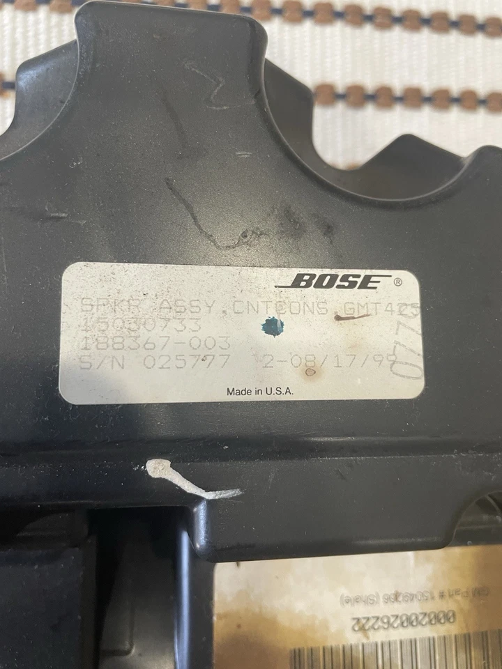 Subwoofer de consola central Escalade 99-00 Foto 1 de 3