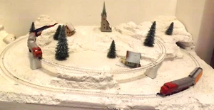 N SCALE WINTER TRAIN LAYOUT TWO TRAIN OPERATION - Picture 1 of 4