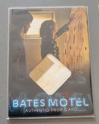 Bates Motel Temporada 1 - Tarjeta de utilería de cortina de ducha SDCC SDBP2 #'d 012/100 Norman Foto 1 de 4