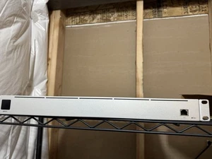 UBIQUITI NETWORKS USP-RPS REDUNDANT POWER SYSTEM - Picture 1 of 3