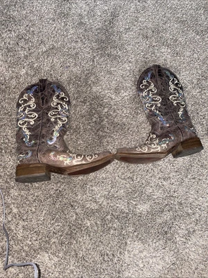 Botas vaqueras Corral lentejuelas punta corta cruzada talla 8 1/2 Foto 1 de 4