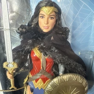 Barbie Black Label 2016 muñeca de película Wonder Woman Gal Gadot Mattel sin usar, en caja sellada - Imagen 1 de 4