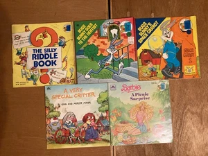 Golden Look-Look Book Lot of 5: Bugs Bunny, Barbie, Little Critter, Silly Riddle - Bild 1 von 2