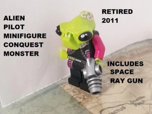 LEGO Minifigure Big Head Space Alien Pilot Monster Conquest with Space Ray Gun - Picture 1 of 1