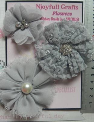 SILVER GREY Fabric Lace Organza 3 Flower Pack with centres - 50-75mm C4 B HM NJC — 第 1/3 张图片