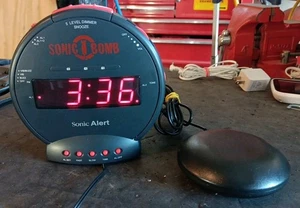 Sonic Alert Sonic Bomb SBB500SS-V2 Loud Alarm Clock w/AC Adapter & Shaker - Picture 1 of 7