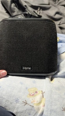 iHome iBT234 двойной будильник, FM-радио, динамик Bluetooth с зарядным устройством  - Изображение 1 из 3