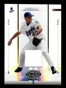 2004 Leaf Certified Materials #194 Runelvys Hernandez Mirror Fabric White #/200 - Picture 1 of 2