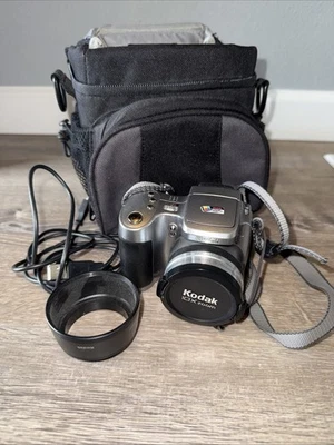 KODAK Z740 EASYSHARE DIGITAL CAMERA 10X ZOOM TESTED WITH BAG - Image 1 of 4