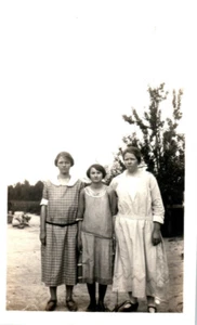 Vintage Photo 1930s, 3 Women in Dresses, Dirt Yard, 4.5x2.5 Black White - Picture 1 of 2