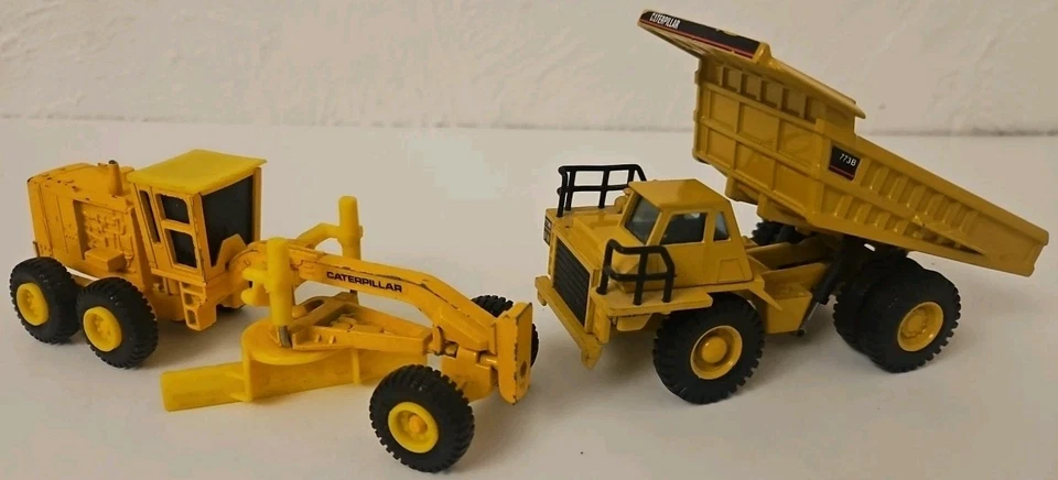 Vintage Caterpillar Diecasts- Ertyl Road Grader 6" & 773B Dumptruck 5.5" L16 - Image 1 of 4