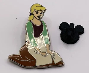 Pin Disney - Evento de Cenicienta en Búsqueda de Imaginación - Pin Cenicienta Arrodillada - Imagen 1 de 2