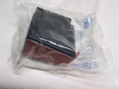 2006-2010 Pontiac Solstice Roof Panel Bumper 25843883 T-11 - Image 1 of 3