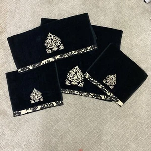 NEW - Avanti 4 piece decorative towel set 2 Full Size Bath Towels & 2 Hand Towel - Picture 1 of 5
