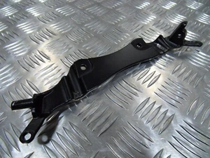 Soporte de montaje de soporte superior radiador Yamaha FZ8 N/S genuino 2010 a 2015 - Imagen 1 de 7