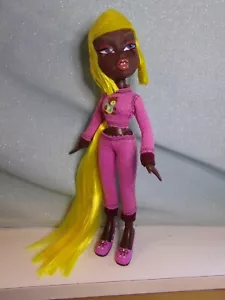 BRATZ 2022 MOWALOLA FELICIA CAMPFIRE JAMMIES & SCHULTSCHUHE AUCH - Bild 1 von 7