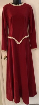 Vestido Largo Borgoña Cintura Caída Años 70 Hecho a Mano Estilo Mansión Embrujada Foto 1 de 4