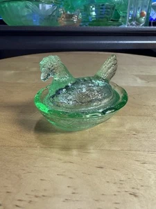 4255 Green Glass Hen On Nest - Picture 1 of 4