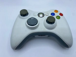 Microsoft Xbox 360 Controller Black FOR PARTS NOT WORKING                 *4* - Picture 1 of 3