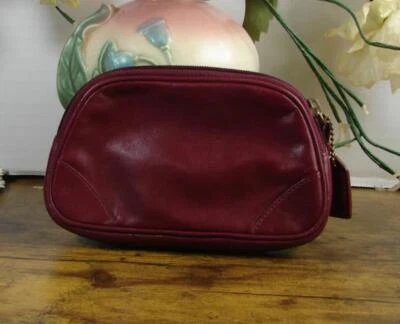 Coach Portafoglio Portamonete Cosmetico Borgogna o Rosso Profondo Burro Pelle Morbida - Immagine 1 di 3