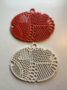 Vintage Dansk Gourmet Design Fischuntersetzer Kunststoff rot weiß Wandbild Dekor - Bild 1 von 20