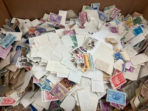 KAPPYS OVER 5 POUNDS OF MOSTLY OLDER U.S. STAMPS ON & OFF PAPER BULK5 - Picture 1 of 4