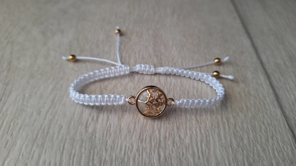 Handgefertigtes Makramee Armband In Weiß mit Lebensbaum Anhänger Schmuck Boho - Bild 1 von 1