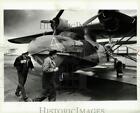 1986 Press Photo Wilson Edwards, Robert Frank check out a WWII plane in Weymouth