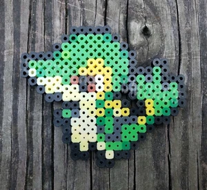 Snivy Pokémon Pixel Art Perler Art Magnet - Bild 1 von 4