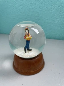 Vintage Disney The First Edition Crystal Snow Globe Collection PLUTO - Picture 1 of 9
