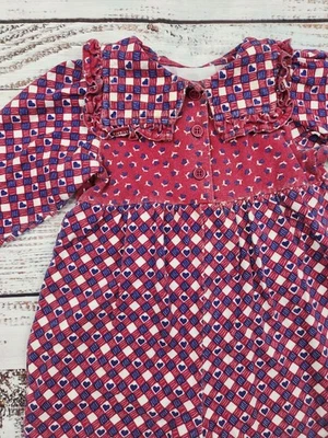 Romper de bebê vintage anos 80, 90 vermelho e azul com estampa de coração – Cottagecore - Imagem 1 de 4
