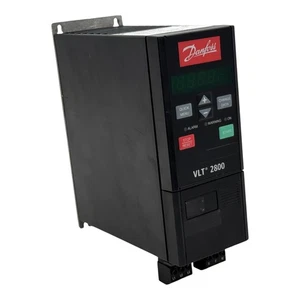 Danfoss VLT2815PT4B20STR1DBF10A00C0 195N1043 2.6kVA Frequenzumrichter -used- - Bild 1 von 8