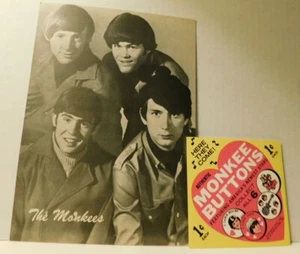 Tarjeta postal promocional Monkees Club años 60 con foto de grupo y botones de bonificación anuncio! - Imagen 1 de 2