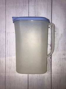 Vintage Tupperware Refrigerator Pitcher #2009B 2 Qt with Blue Flip Top Lid #2010 - Picture 1 of 4