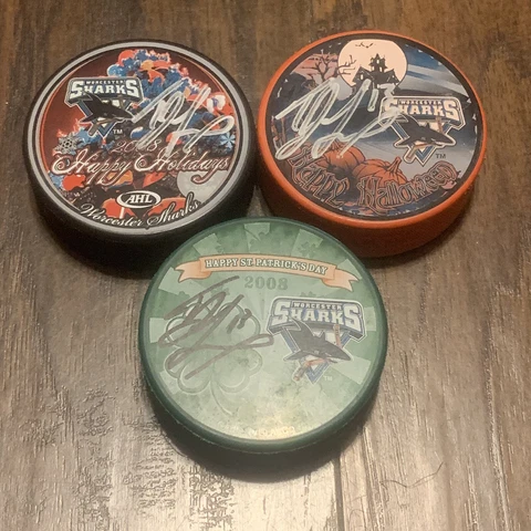 TJ Fox #13 Worcester Sharks 2008 Autographed Holiday Mystery Puck lot of 3 Cover