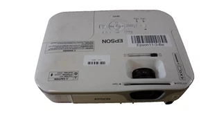 Projecteur home cinéma Epson EB-X11 2960 heures de lampe utilisé entièrement testé et fonctionnel - Photo 1/4