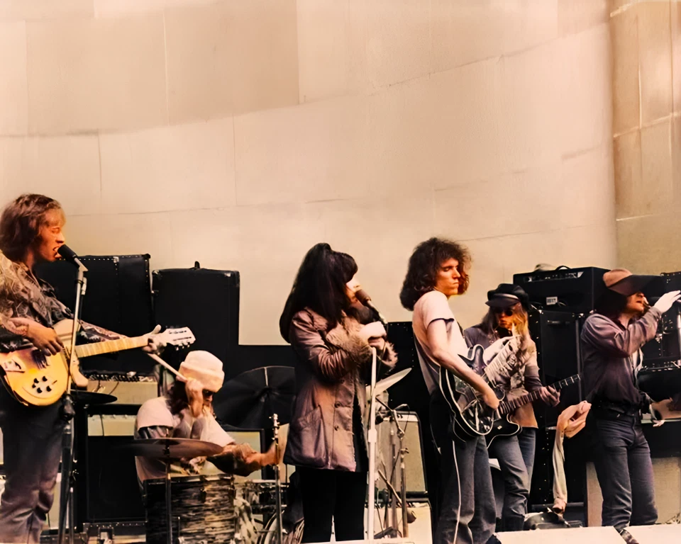 JEFFERSON AIRPLANE - 8"X10" PHOTOGRAPH - Image 1 of 1