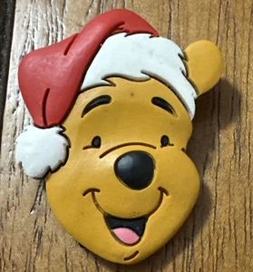 Vintage Winnie the Pooh Santa Claus Brooch Tac Pin Signed DISNEY Used - Bild 1 von 6